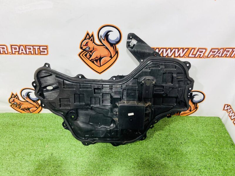 LR153059 Right front door trim panel Range Rover L460 (2023-) Used cost 145 € in stock 1 pcs.