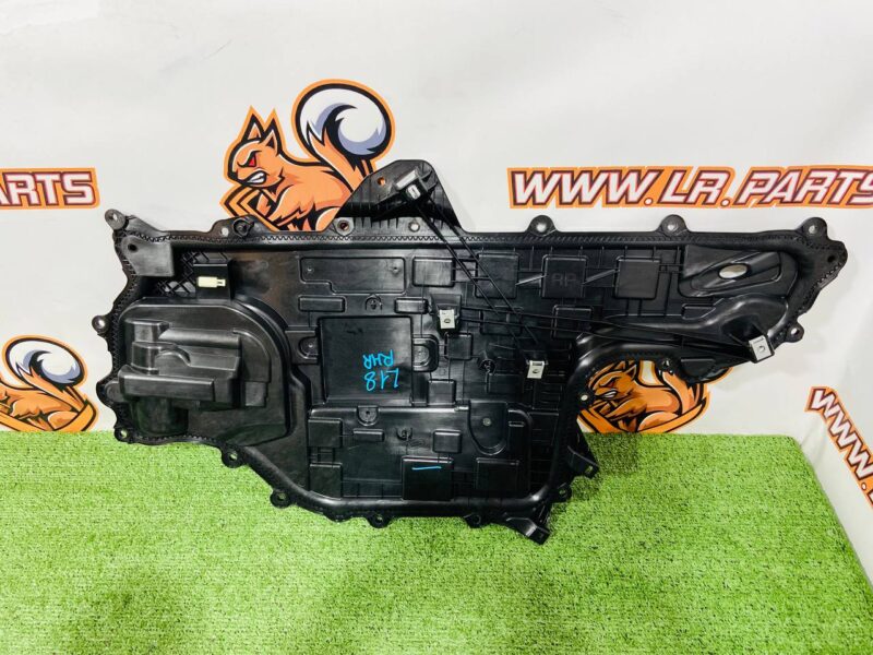 LR153075 Trim panel for the rear right door of Range Rover L460 (2023-) Used cost  € in stock 1 pcs.