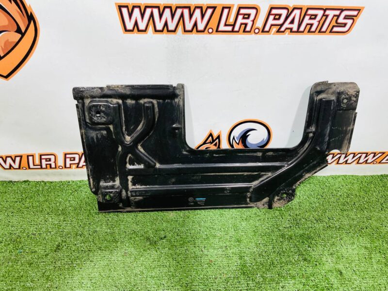 LR153595 Protection of the bottom of the body center Range Rover L460 (2023-) used cost 140 € in stock 1 pcs.