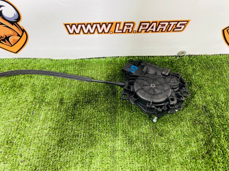 LR153799 Left trunk lid lock actuator for Range Rover L460 (2023-) Used cost  € in stock 1 pcs.