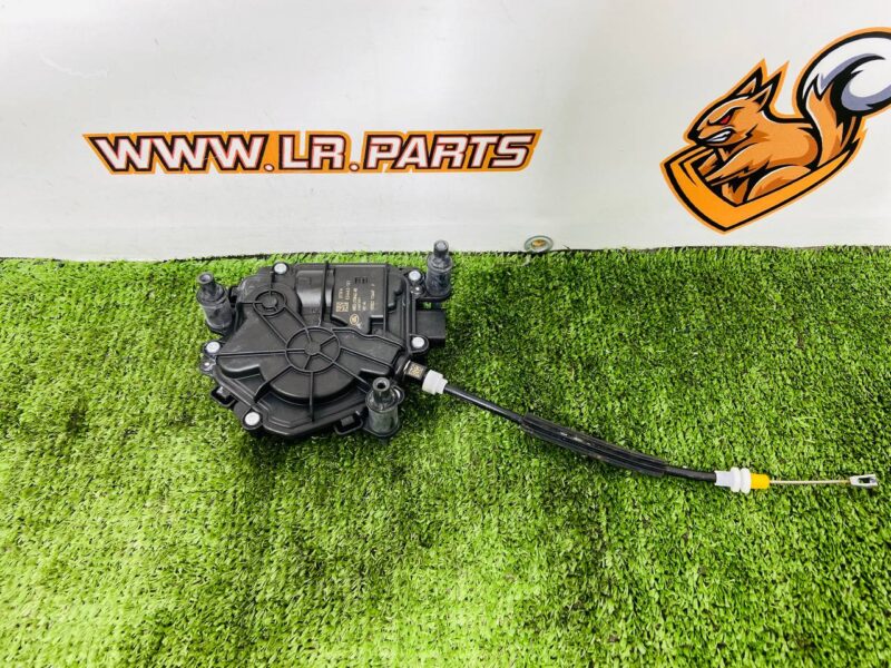 LR153875 Front door actuator for Range Rover L460 (2023-) used cost 140 € in stock 2 pcs.