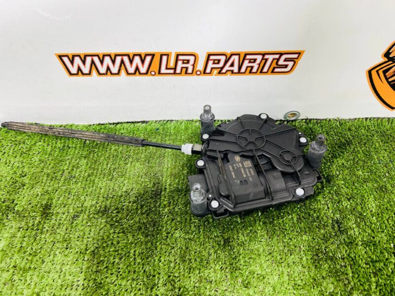 LR153876 Rear door lock actuator for Range Rover L460 (2023-) Used cost  € in stock 2 pcs.