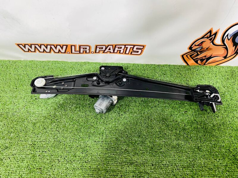 LR154579 Rear right electric window lifter. Range Rover L460 (2023-) Used cost  € in stock 1 pcs.