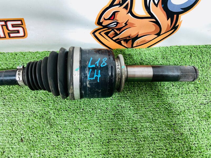 LR156319 Rear left half axle Range Rover L460 (2023-) Used cost  € in stock 1 pcs.