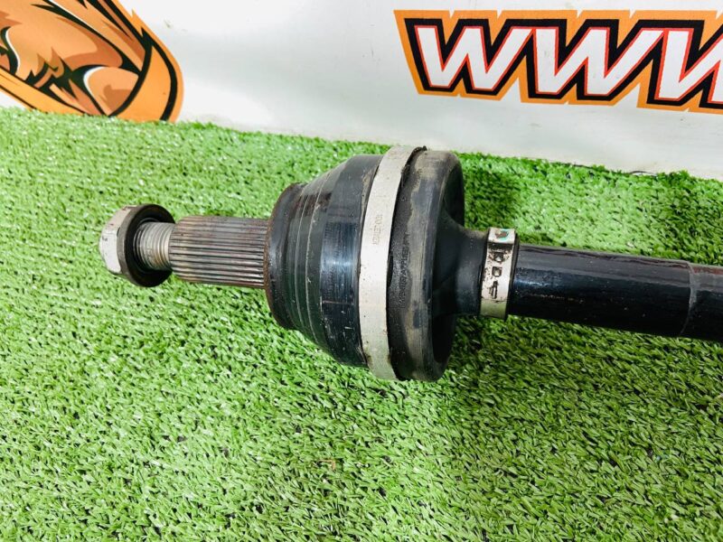 LR156319 Rear left half axle Range Rover L460 (2023-) Used cost  € in stock 1 pcs.