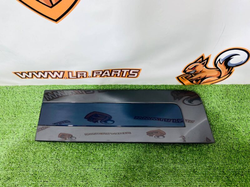 LR159782 Front left door molding for Range Rover L460 (2023-) Used cost 100 € in stock 1 pcs.