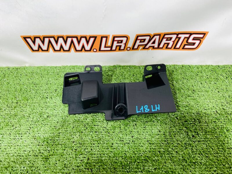 LR160727 Left side trim bracket of the body for Range Rover L460 (2023-) second hand cost 60 € in stock 1 pcs.