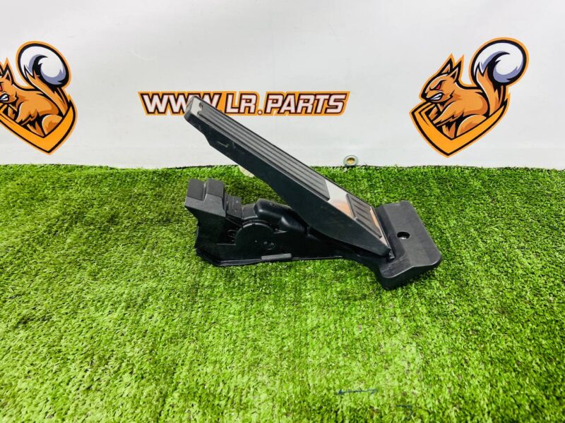 LR163180 Gas pedal assembly electric Range Rover L460 (2023-) Used cost 200 € in stock 1 pcs.