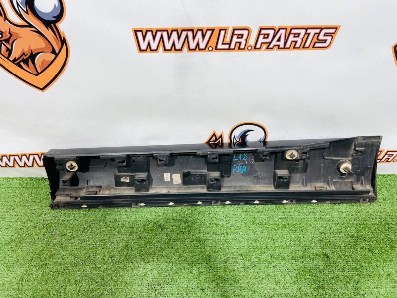 LR173213 Rear right door molding Range Rover L460 (2023-) Used cost  € in stock 1 pcs.