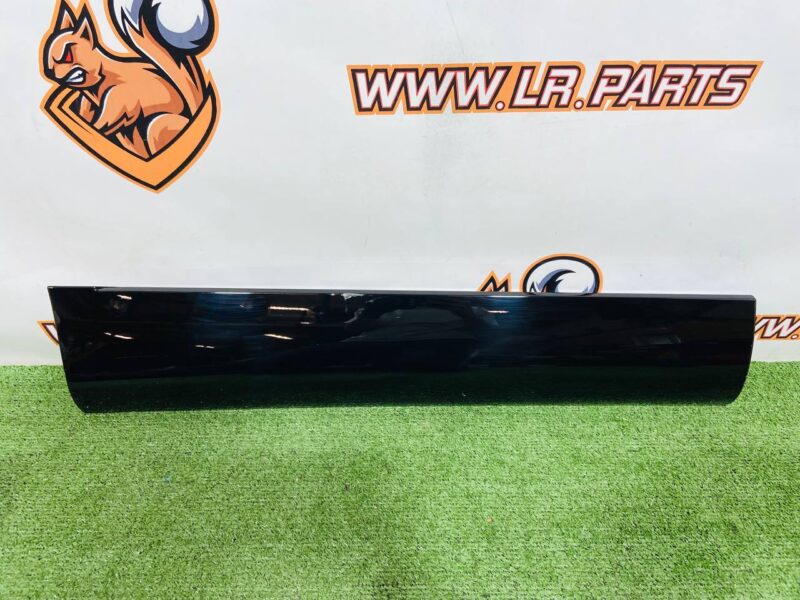 LR173213 Rear right door molding Range Rover L460 (2023-) Used cost  € in stock 1 pcs.