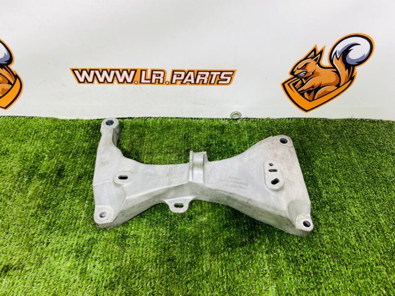 LR174007 Engine mount front bracket 3.0 Range Rover Sport L461 (2023-) Used cost  € in stock 1 pcs.