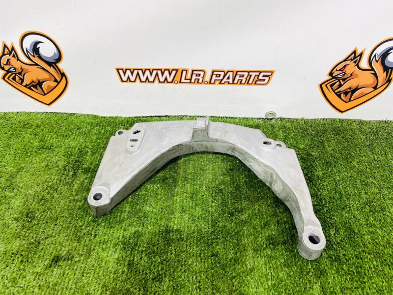 LR174007 Engine mount front bracket 3.0 Range Rover Sport L461 (2023-) Used cost  € in stock 1 pcs.