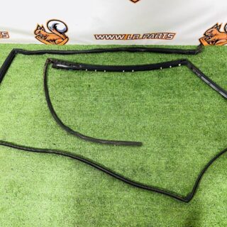 LR176634 Rear right door seal for Range Rover L460 (2023-) Used cost  € in stock 1 pcs.