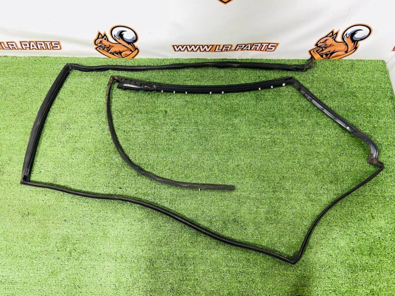 LR176634 Rear right door seal for Range Rover L460 (2023-) Used cost  € in stock 1 pcs.