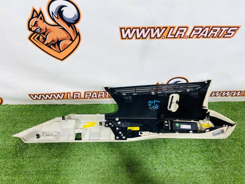 LR180056 Inner rear side body panel right Range Rover L460 (2023-) Used cost 300 € in stock 1 pcs.