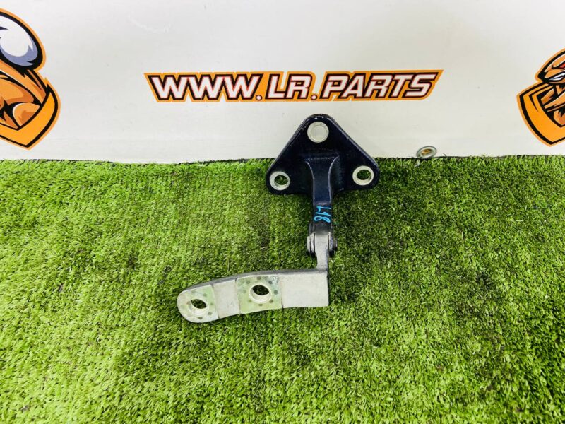LR181425 Right lower trunk lid loop Range Rover L460 (2023-) Used cost  € in stock 1 pcs.