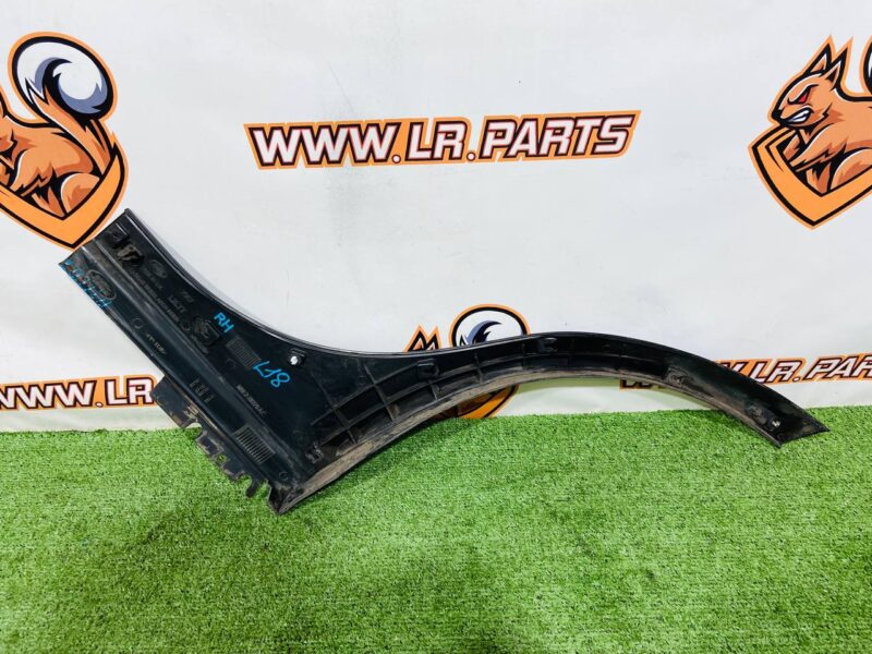 LR182595 Rear right wheel arch molding for Range Rover L460 (2023-) Used cost  € in stock 1 pcs.