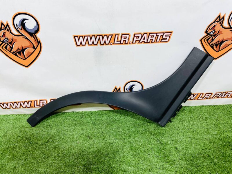 LR182595 Rear right wheel arch molding for Range Rover L460 (2023-) Used cost  € in stock 1 pcs.