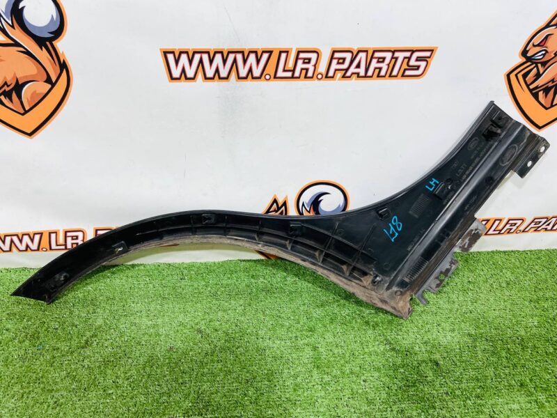 LR182596 Rear wheel arch molding left Range Rover L460 (2023-) Used cost  € in stock 1 pcs.