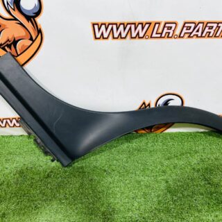LR182596 Rear wheel arch molding left Range Rover L460 (2023-) Used cost  € in stock 1 pcs.