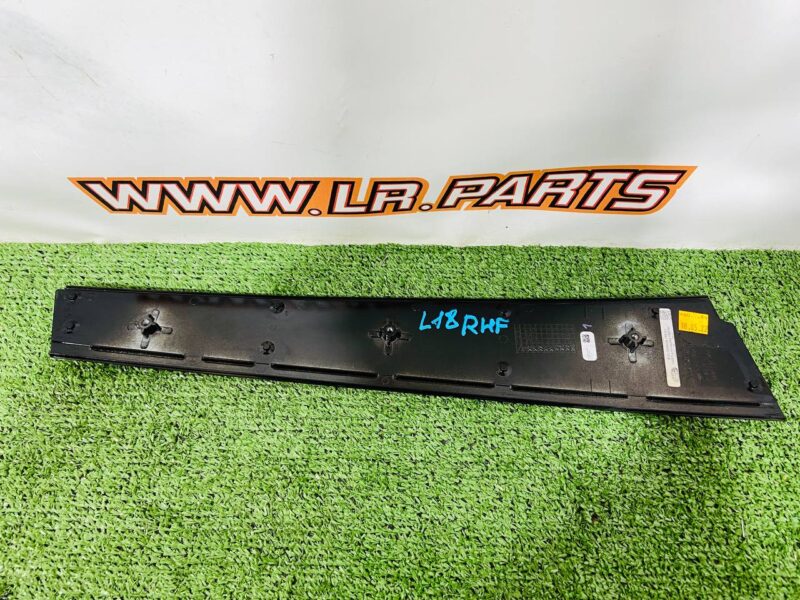 LR183125 Finishing of the front right door Range Rover L460 (2023-) Used cost 90 € in stock 1 pcs.