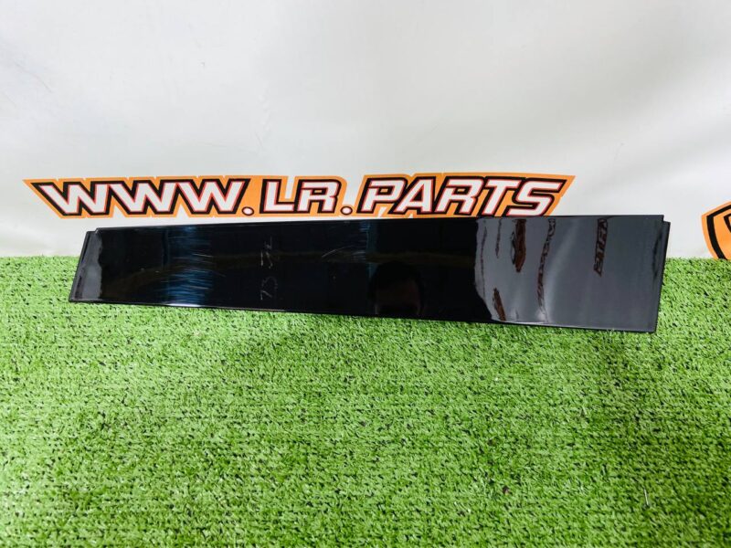 LR183127 Finishing of the rear right door of Range Rover L460 (2023-) Used cost 95 € in stock 1 pcs.
