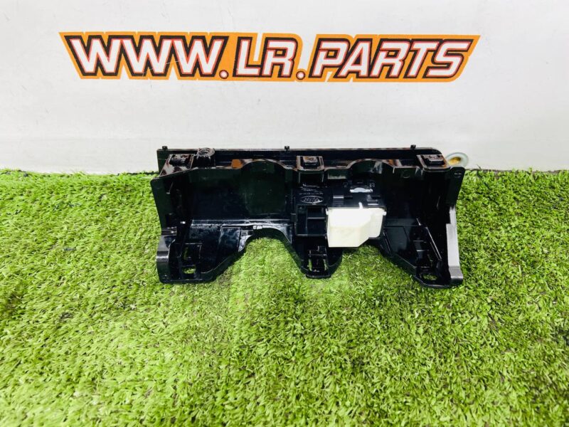 LR186364 Front passenger door window lifter button for Range Rover L460 (2023-) Used cost  € in stock 1 pcs.