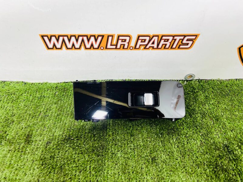 LR186364 Front passenger door window lifter button for Range Rover L460 (2023-) Used cost  € in stock 1 pcs.