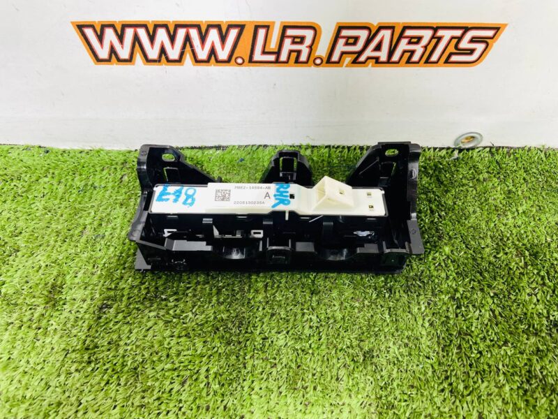 LR186365 Window lifter button for the rear door of Range Rover L460 (2023-) used cost  € in stock 2 pcs.