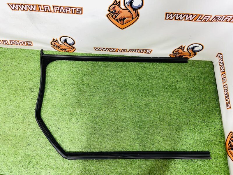 LR189314 Guide rail for the front left door glass of the Range Rover L460 (2023-) Used cost 95 € in stock 1 pcs.