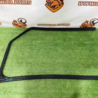 LR189314 Guide rail for the front left door glass of the Range Rover L460 (2023-) Used cost 95 € in stock 1 pcs.