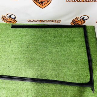 LR189328 Guide glass for the right rear door of Range Rover L460 (2023-) Used cost  € in stock 1 pcs.
