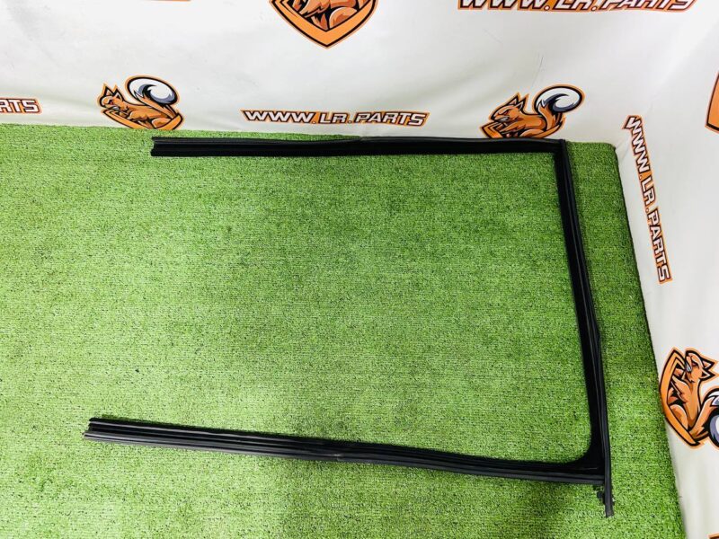 LR189328 Guide glass for the right rear door of Range Rover L460 (2023-) Used cost  € in stock 1 pcs.