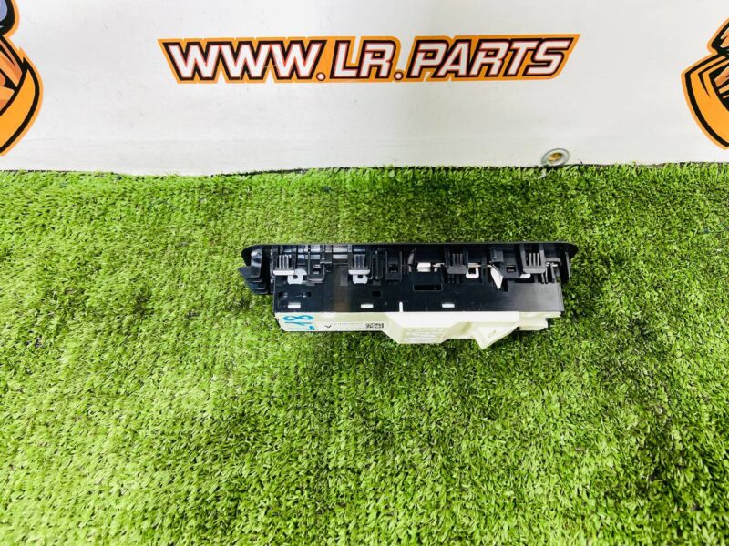 526123582 Seat electric adjustment switch Range Rover L460 (2023-) Used cost  € in stock 1 pcs.