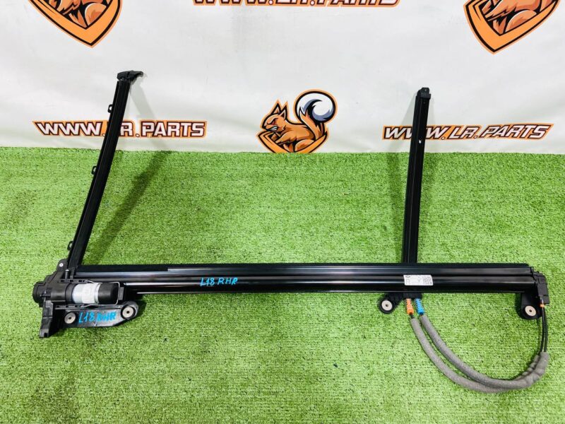 532123610 Rear right door curtain for Range Rover L460 (2023-) Used cost  € in stock 1 pcs.