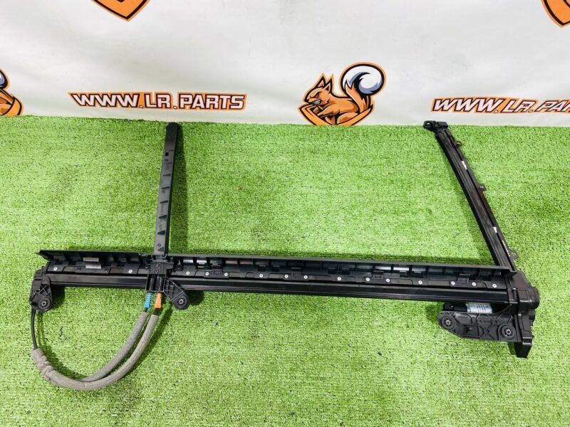 532123610 Rear right door curtain for Range Rover L460 (2023-) Used cost  € in stock 1 pcs.