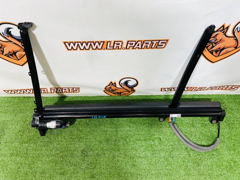 532123610 Rear right door curtain for Range Rover L460 (2023-) Used cost  € in stock 1 pcs.