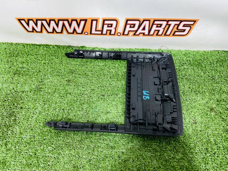 533123868 Trim panel of the central console Range Rover L460 (2023-) Used cost  € in stock 1 pcs.