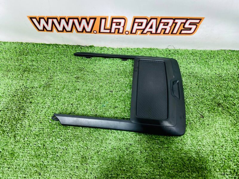 533123868 Trim panel of the central console Range Rover L460 (2023-) Used cost  € in stock 1 pcs.