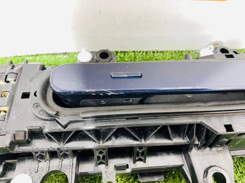 535123460 Exterior rear left door handle Range Rover Sport L461 (2023-) Used cost 260 € in stock 1 pcs.