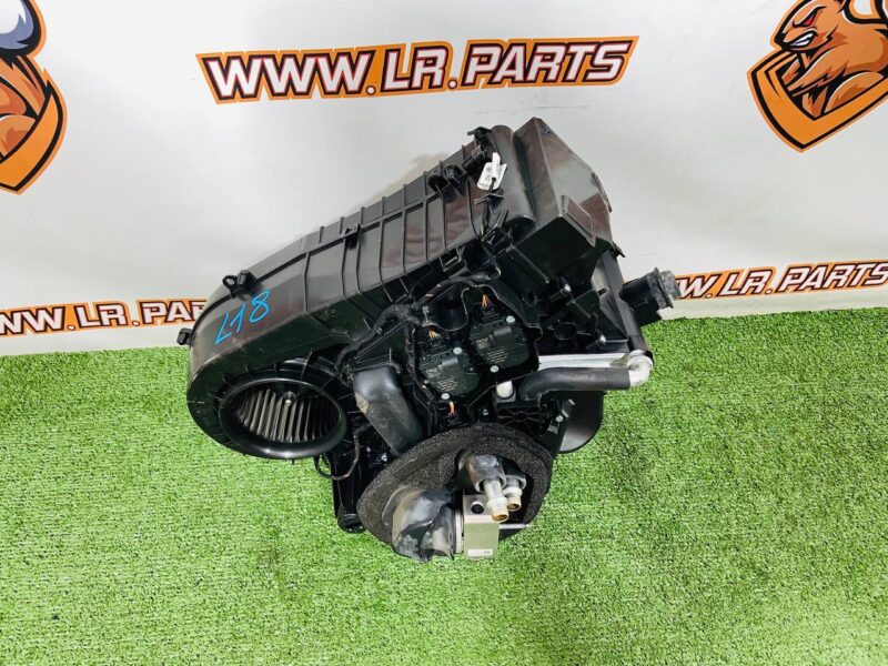 568123506 Heater block and evaporator Range Rover L460 (2023-) Used cost  € in stock 1 pcs.