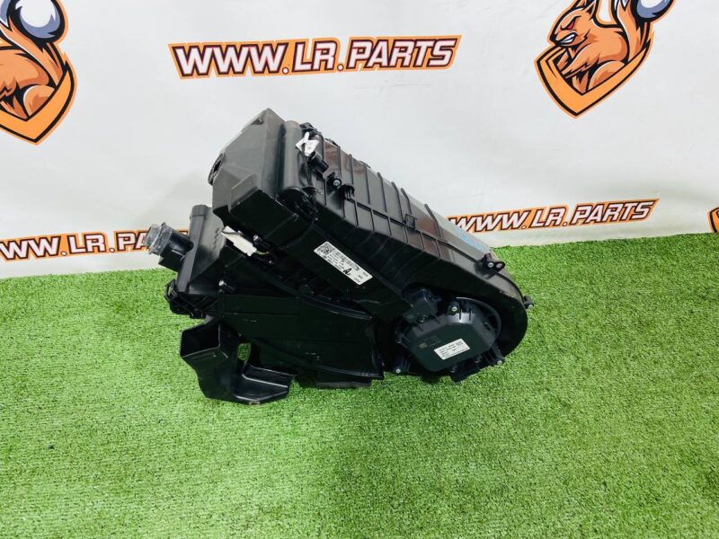 568123506 Heater block and evaporator Range Rover L460 (2023-) Used cost  € in stock 1 pcs.