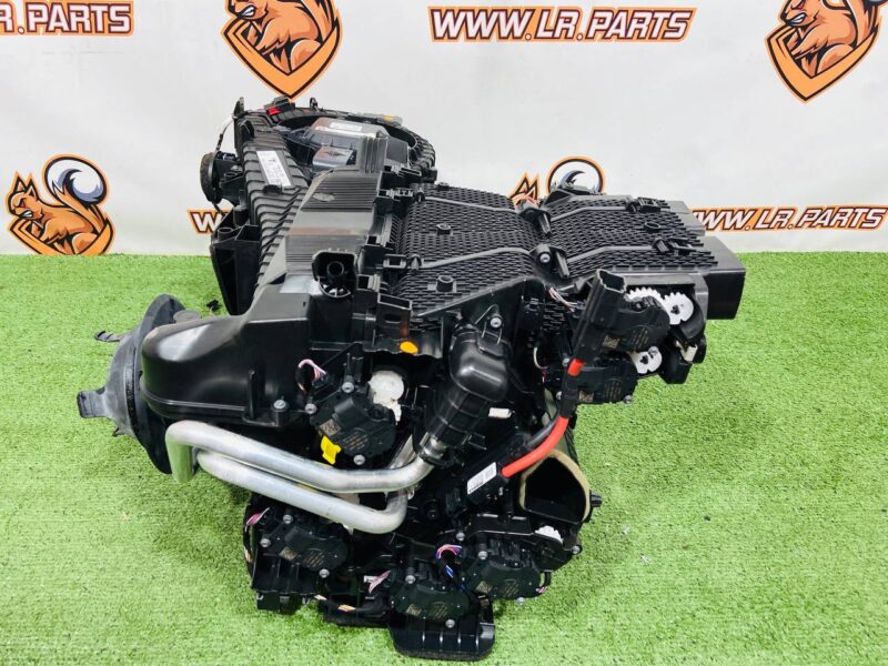 568123545 Heater and evaporator block for Range Rover L460 (2023-) Used cost  € in stock 1 pcs.