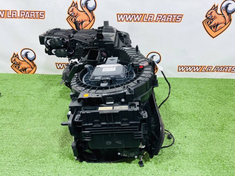 568123545 Heater and evaporator block for Range Rover L460 (2023-) Used cost  € in stock 1 pcs.