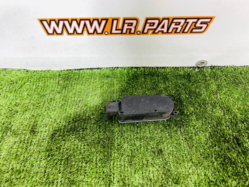 5877R1007A Blinds motor for Range Rover Sport L461 (2023-) used cost  € in stock 1 pcs.
