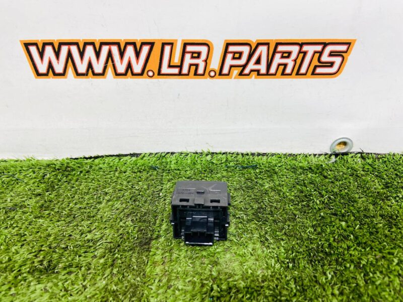 LR081325 Range Rover L460 (2023-) Used Seat Heating Switch cost  € in stock 1 pcs.
