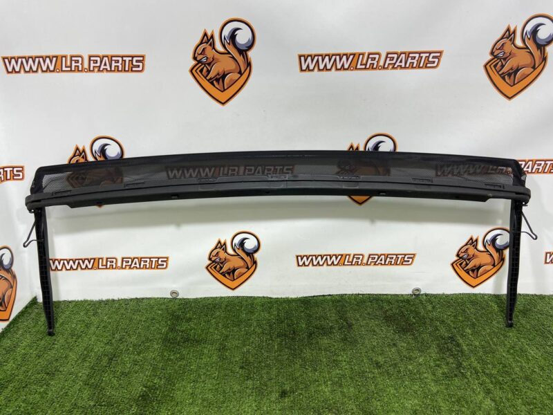 LR109037 Deflector for panoramic roof of Range Rover Velar L560 (2018-) Used cost  € in stock 1 pcs.