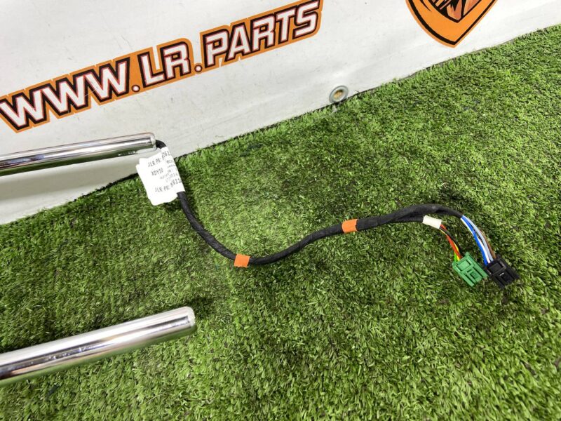 LR150137 English translation: Subtitle of the front seat for Range Rover L460 (2023-) Used cost  € in stock 2 pcs.