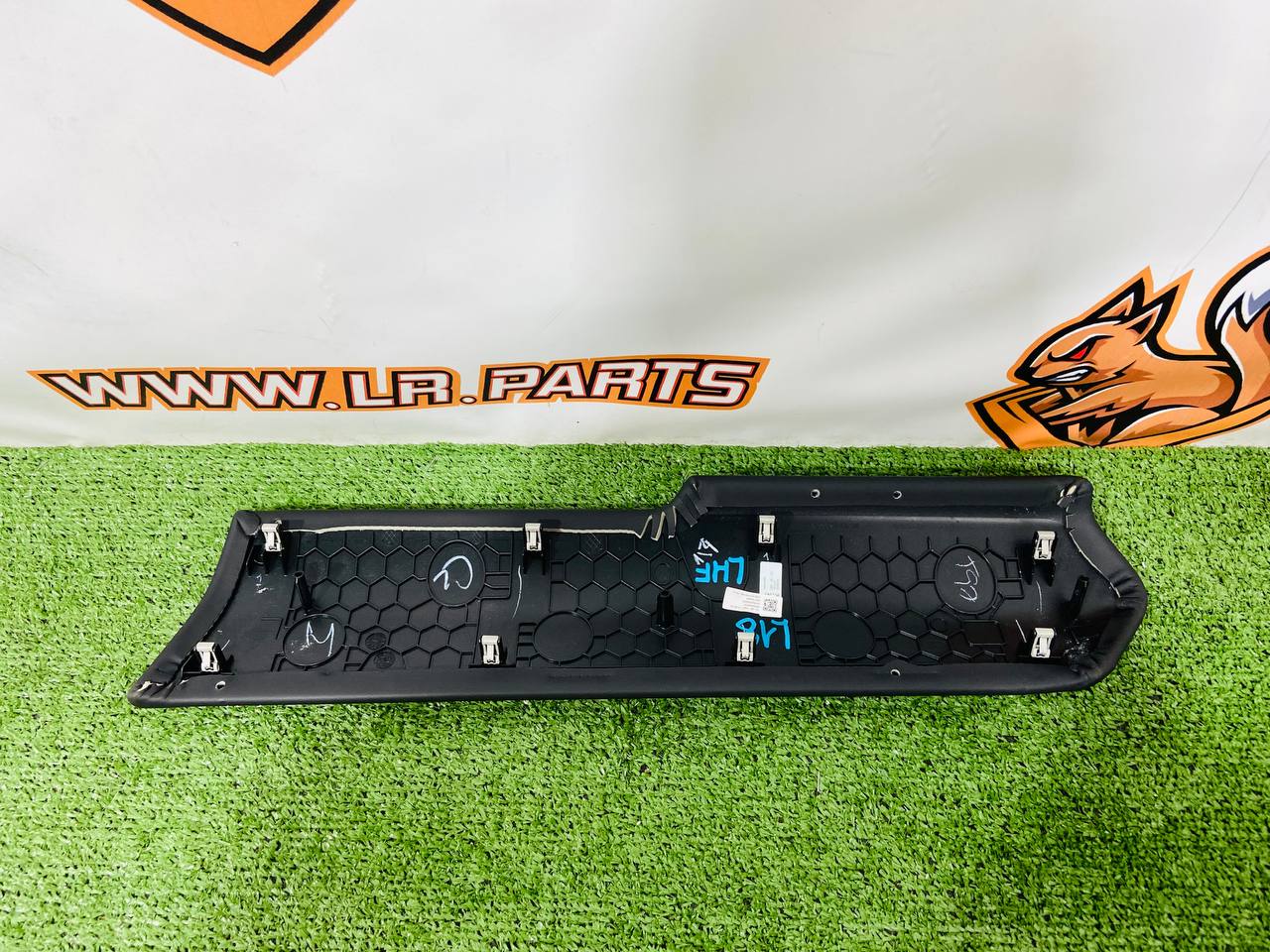 LR150514 Interior finishing of the front left door of Range Rover L460 (2023-) Used cost € in stock 1 pcs.