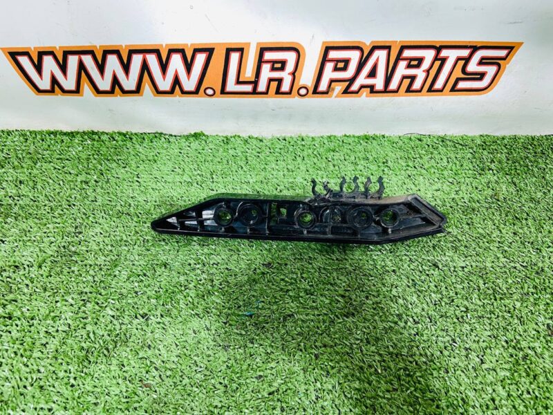 LR150995 Right wing strut Range Rover L460 (2023-) Used cost  € in stock 1 pcs.